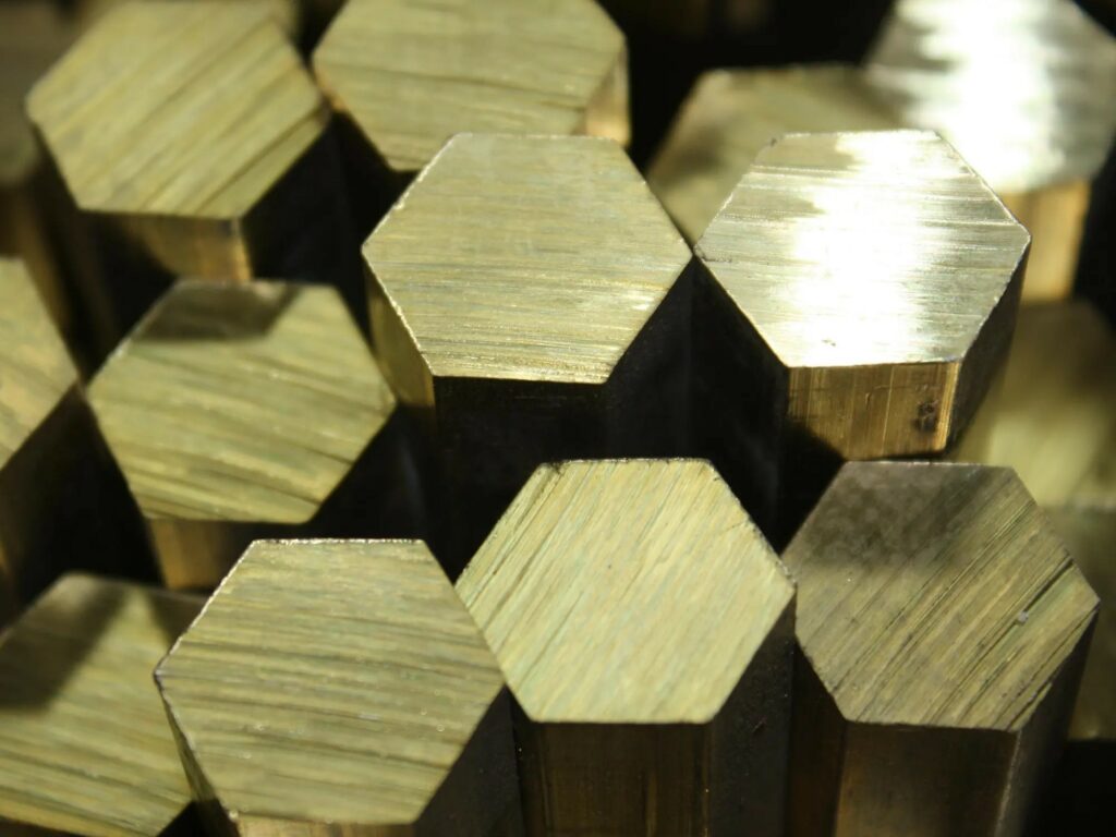 Латунный шестигранник тянутый 9,5 мм ЛС63-3 ГОСТ Р 52597-2006