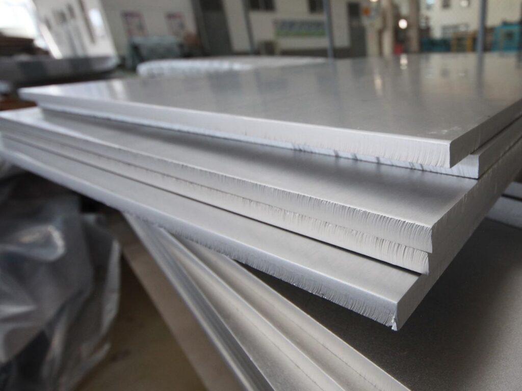 Нержавеющая плита горячекатаная 11 мм 17CrNi6-6 EN 10084